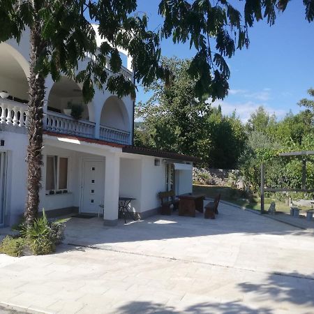 Apartman Nevia Lka Opric Dış mekan fotoğraf