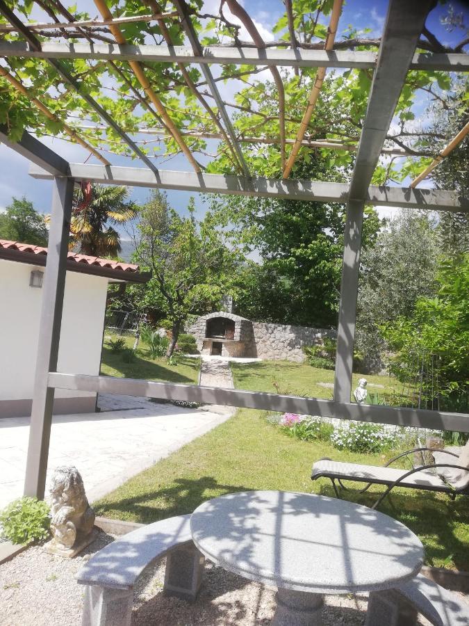 Apartman Nevia Lka Opric Dış mekan fotoğraf