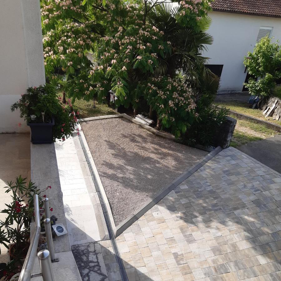 Apartman Nevia Lka Opric Dış mekan fotoğraf