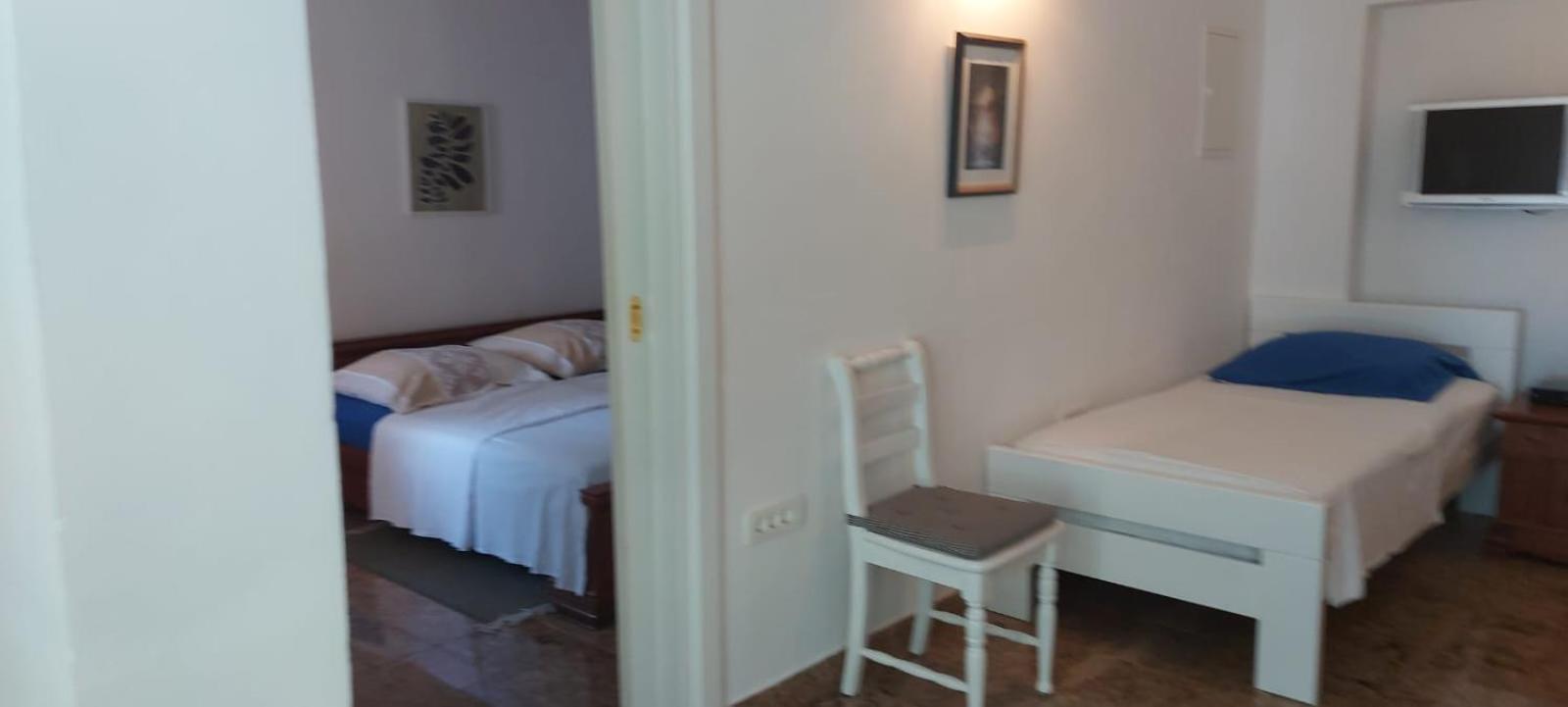 Apartman Nevia Lka Opric Dış mekan fotoğraf