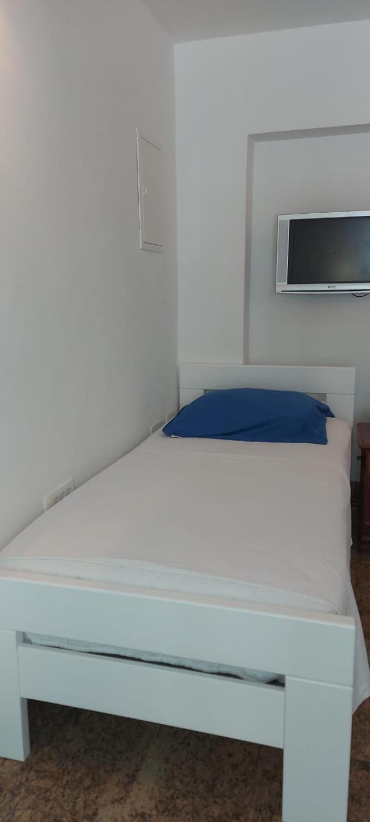 Apartman Nevia Lka Opric Dış mekan fotoğraf